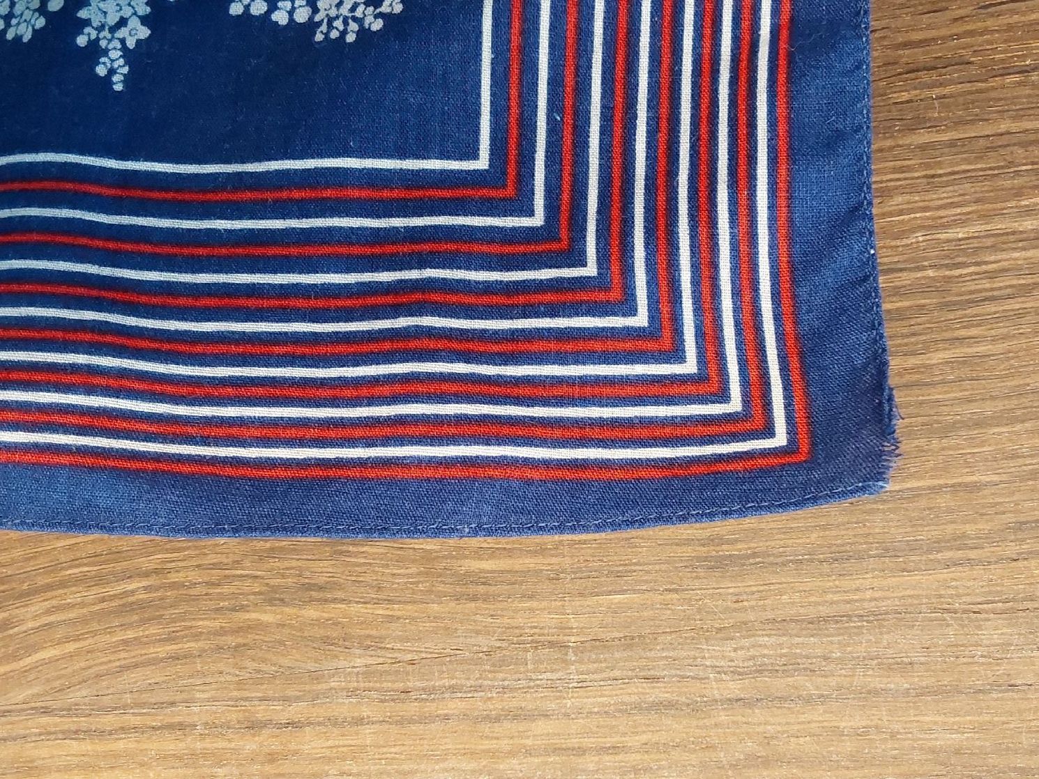 Foulard & Sciarpe: Baumwolltuch quadratisch blau – Usato da Köniz venduto da scopello12 3