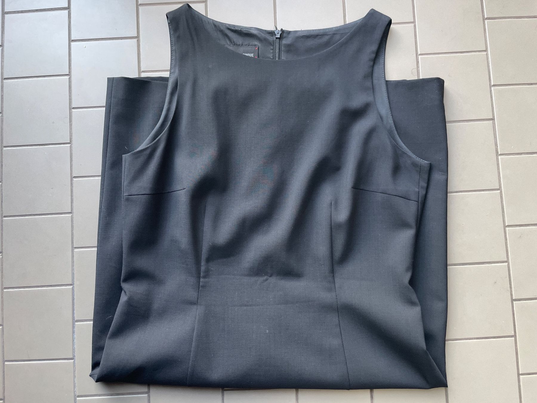 Vestiti: Etuikleid schwarz, Gr. 36 – Usato da Winterthur venduto da July03