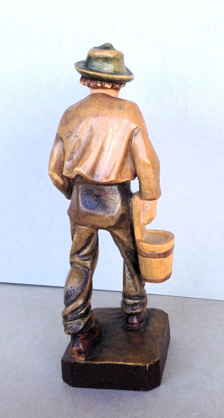 Statuette: geschnitzte Holzfigur eines Melkers – Usato da Alpnach Dorf venduto da MZ001 2
