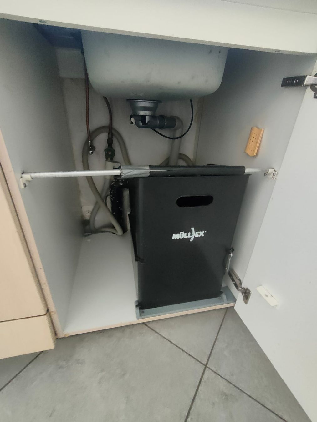 Cucine complete: Cuisine complète d'occasion, électroménagers inclus à vendre – Usato da Grône venduto da mmaye 6