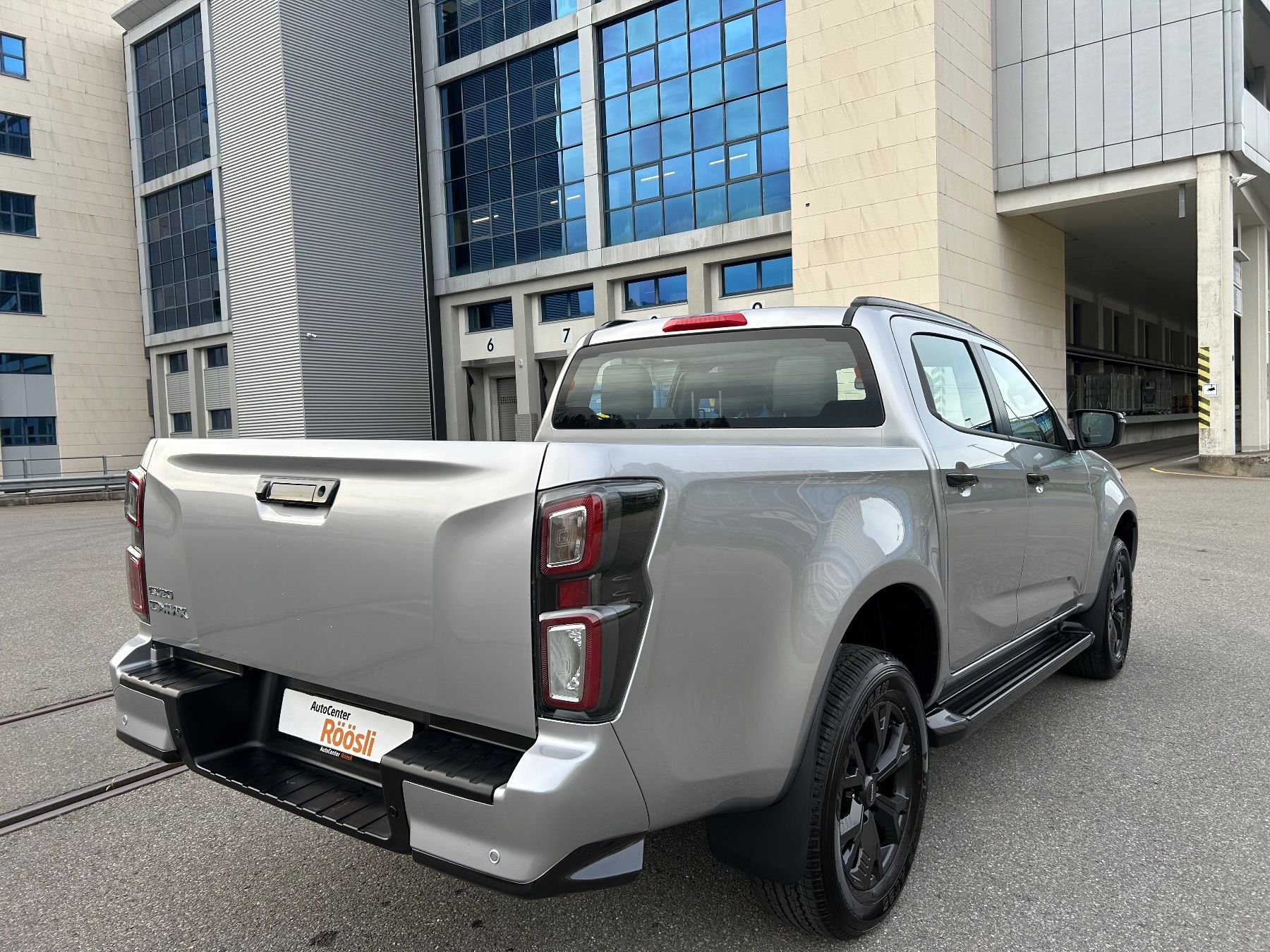 Isuzu Veicoli commerciali: ISUZU D-MAX 1.9 CrewCab N60FF 4x4 AT – Nuovo (secondo la descrizione) da Hasle LU venduto da Mroeoesli0 4
