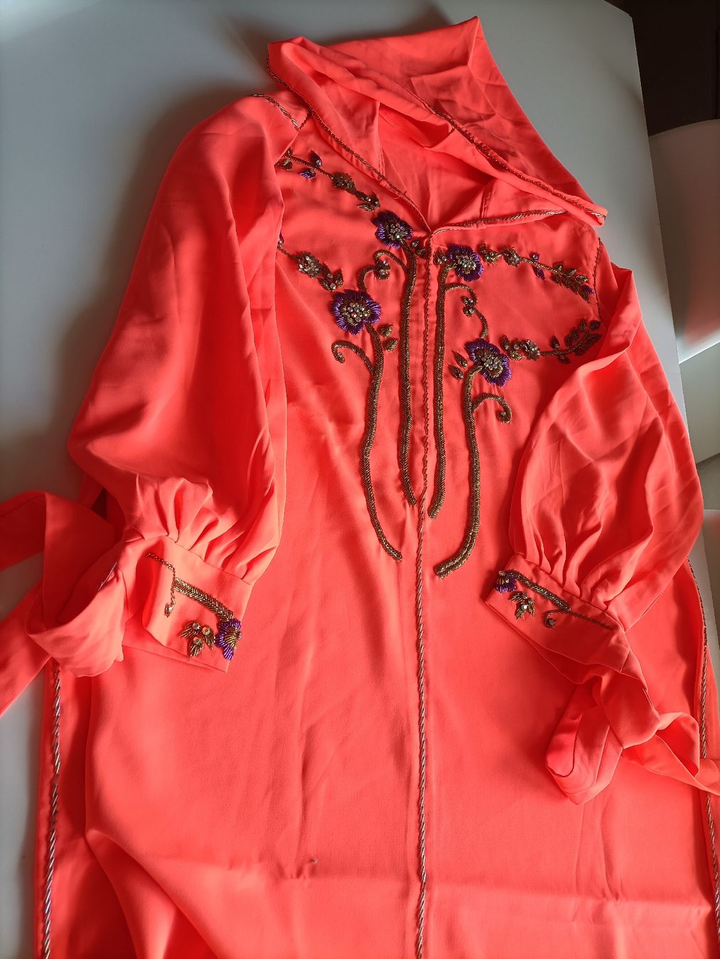 Vestiti: Caftan  jellaba corail brodé,  l'été, élégant  – Nuovo e nell'imballaggio originale da La Chaux-de-Fonds venduto da Luxary.25cachmirepro 7