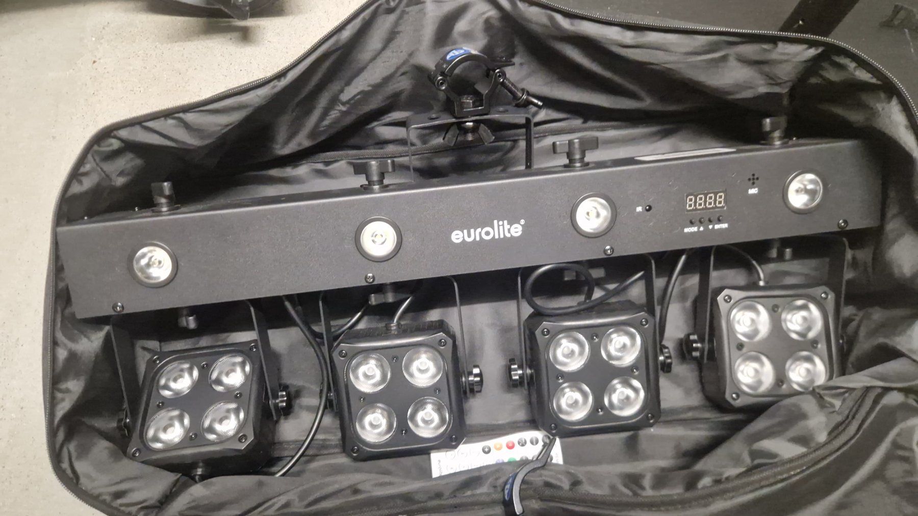 Lampade: 2x Eurolite LED KLS-180 Compact Light Set – Usato da Brunnen venduto da rquadratpi