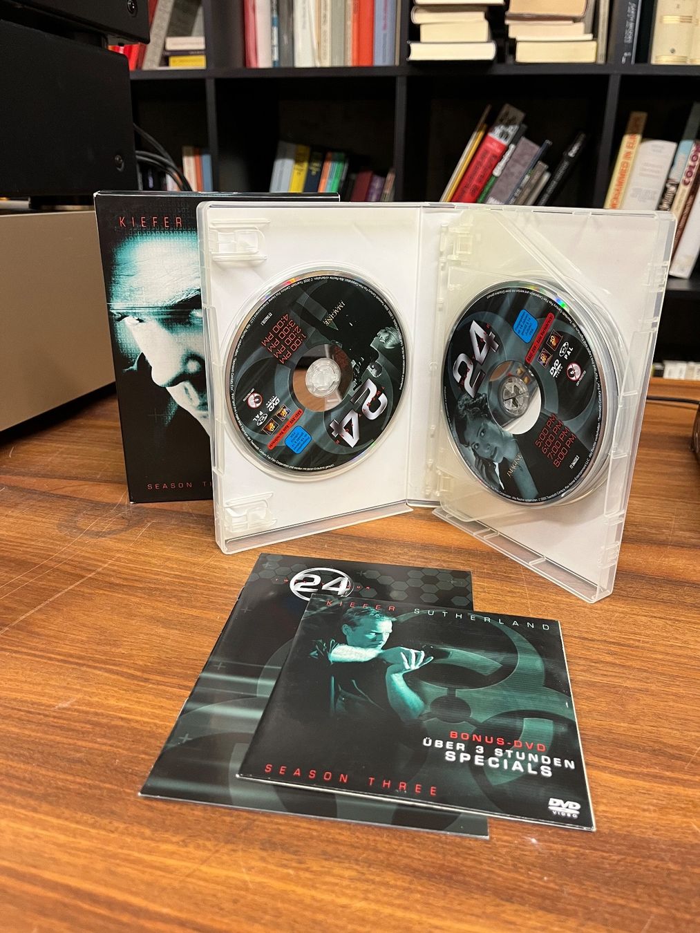 Tutti i DVDs: 24 - Season 3 - RA21A – Usato da Küsnacht ZH venduto da Jazztilldawn 2
