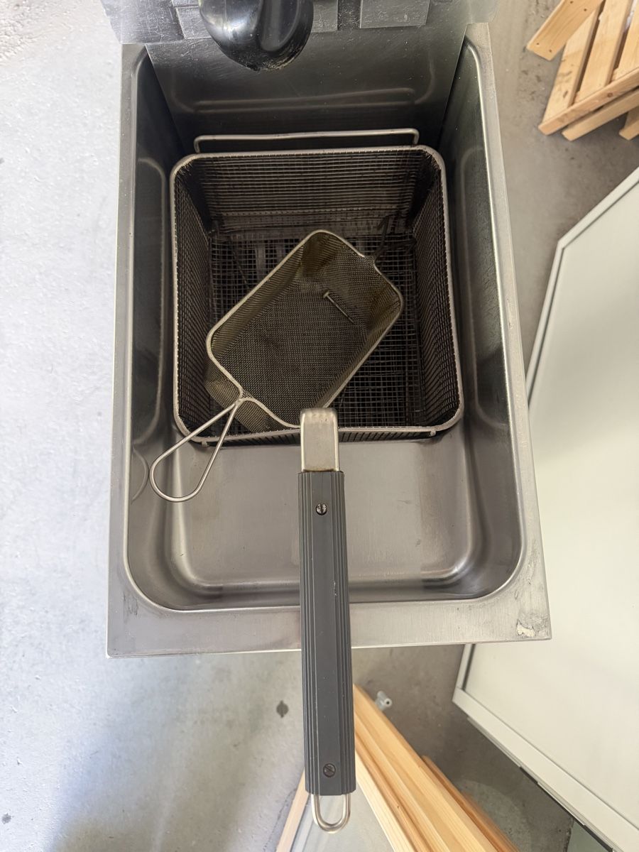 Frifri Appareils de cuisine: Frifri E30 Friteuse guter Zustand – D'occasion à Flims Dorf par inf_dj8q 4
