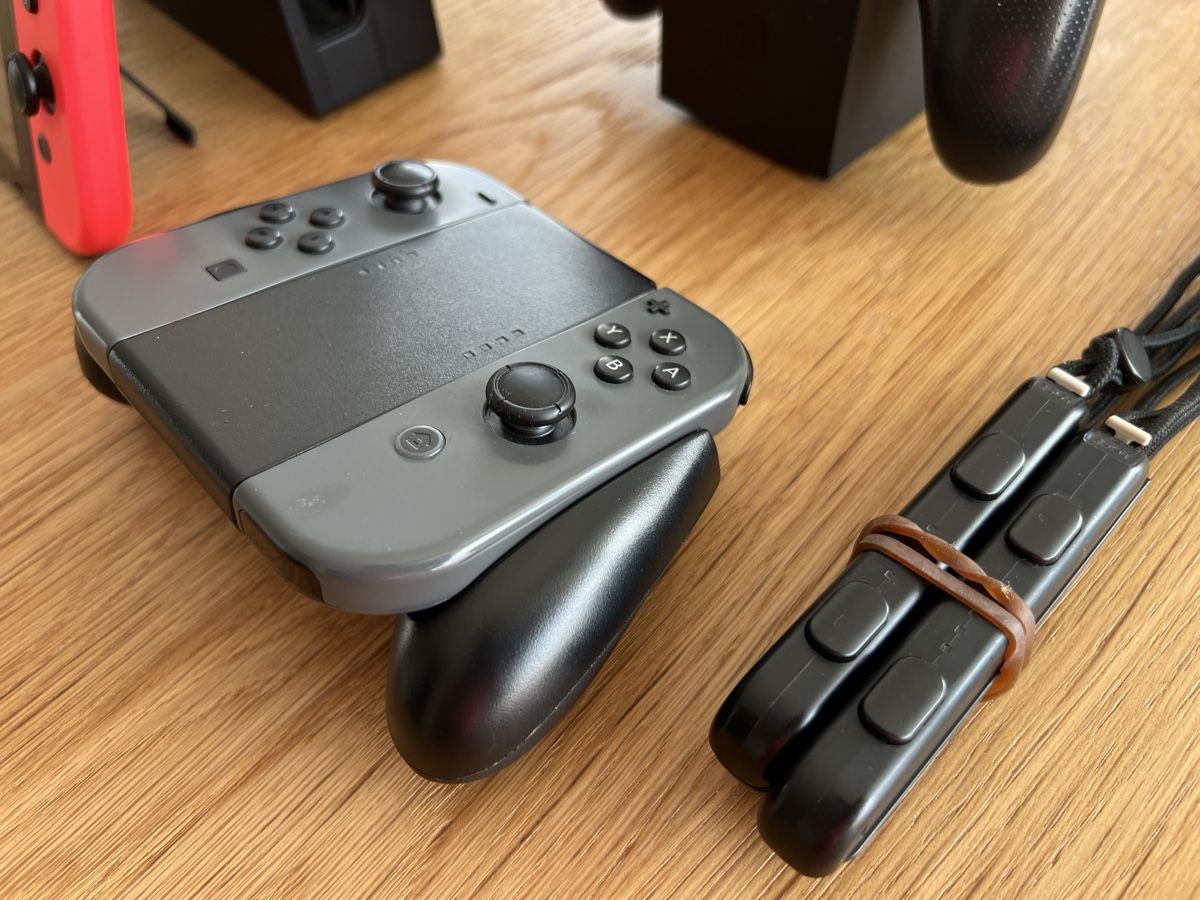 Nintendo Consoles: Nintendo Switch Set inkl. Pro Controller, 4 Joy-Con & 256 GB – D'occasion à Frenkendorf par astar09 6