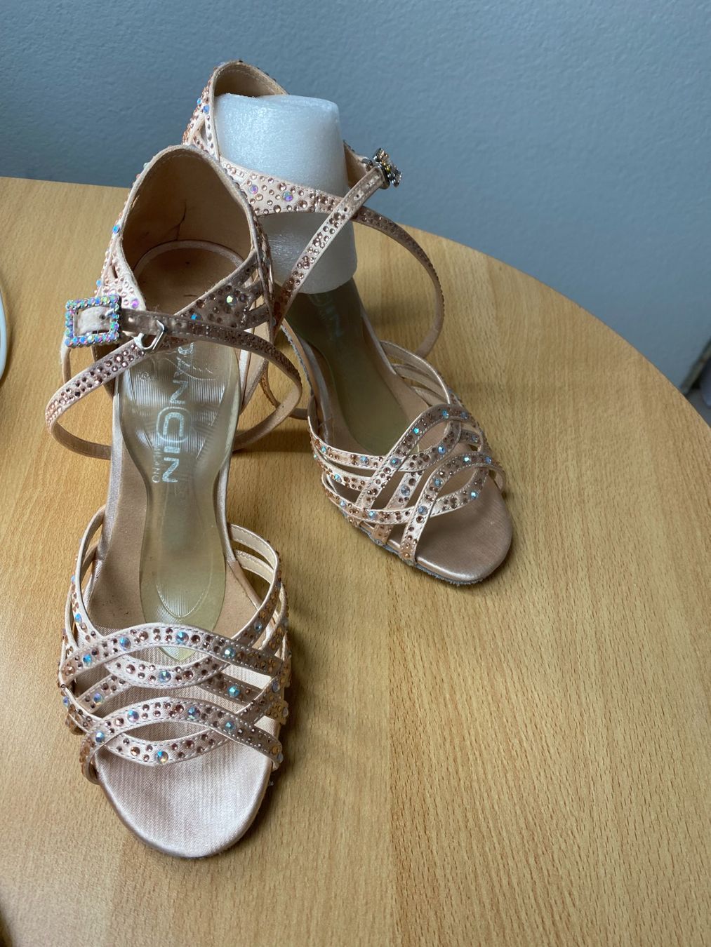 Scarpe da donna: Tanzschuh Dancing Milano  Damen Grösse 40 – Nuovo (secondo la descrizione) da Zürich venduto da Gemi 1