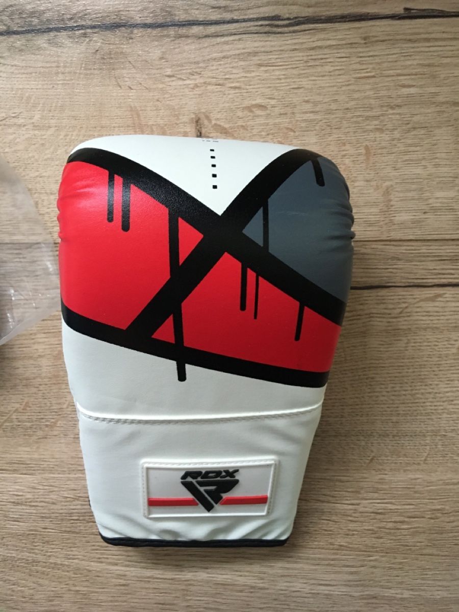 Handschuhe & Handstulpen: Boxhandschuhe – Neu und originalverpackt aus Selzach von SB09 2
