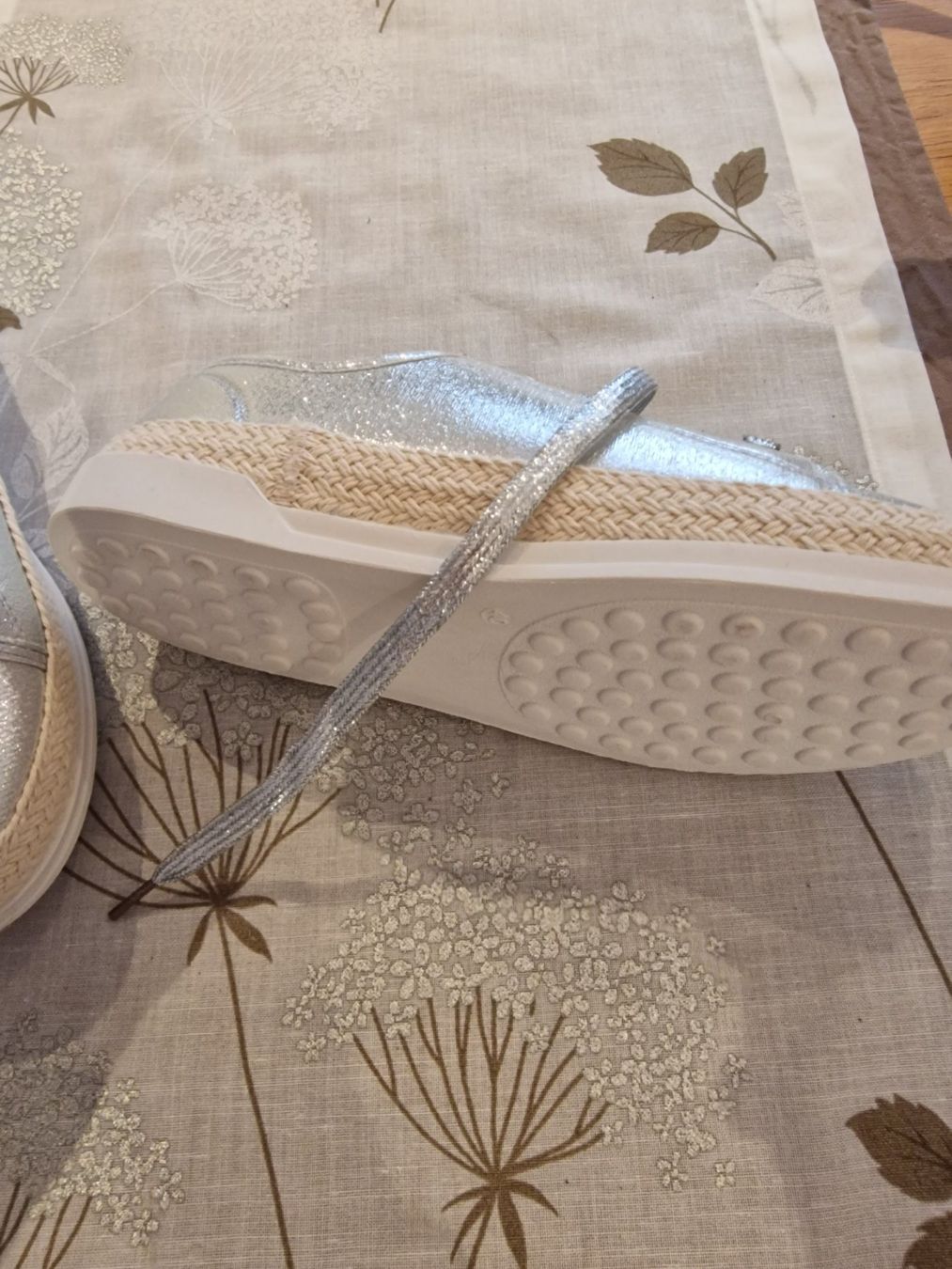 Scarpe da donna: STOFFSCHUH 40 SILBERN – Nuovo (secondo la descrizione) da Ottenbach venduto da Claurin 1