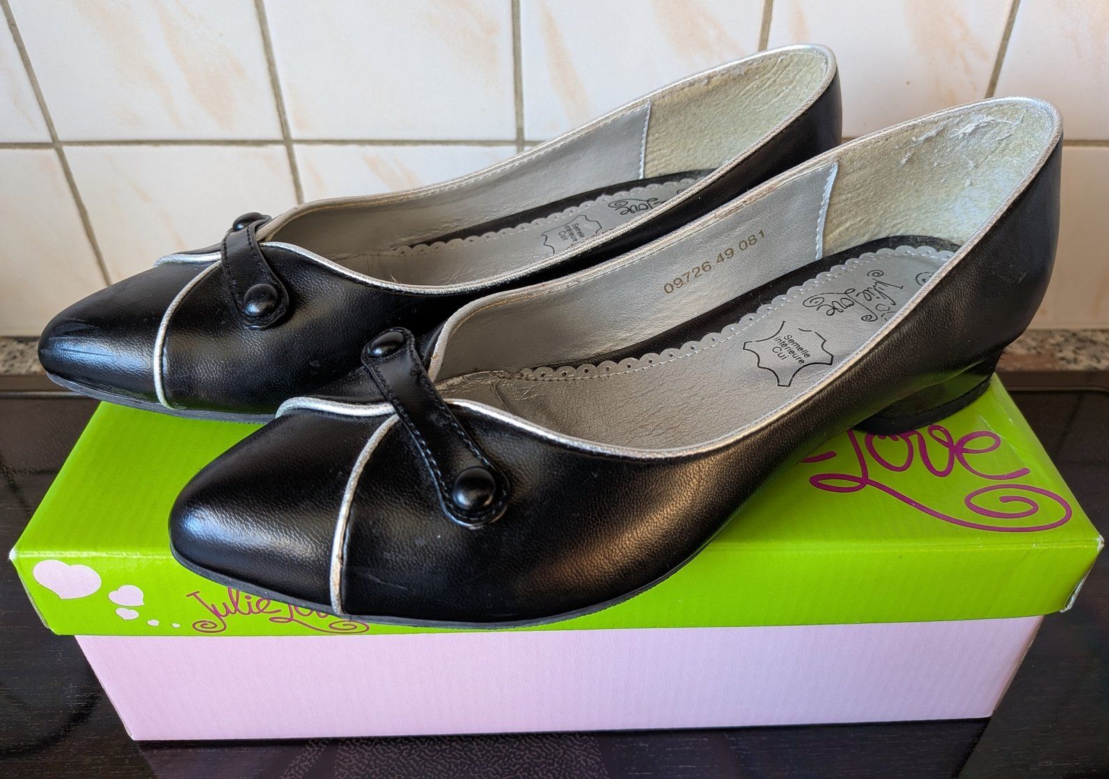 Scarpe per ragazzi: Escarpins noirs "Julie Love" – Usato da Villariaz venduto da Mariejoconde