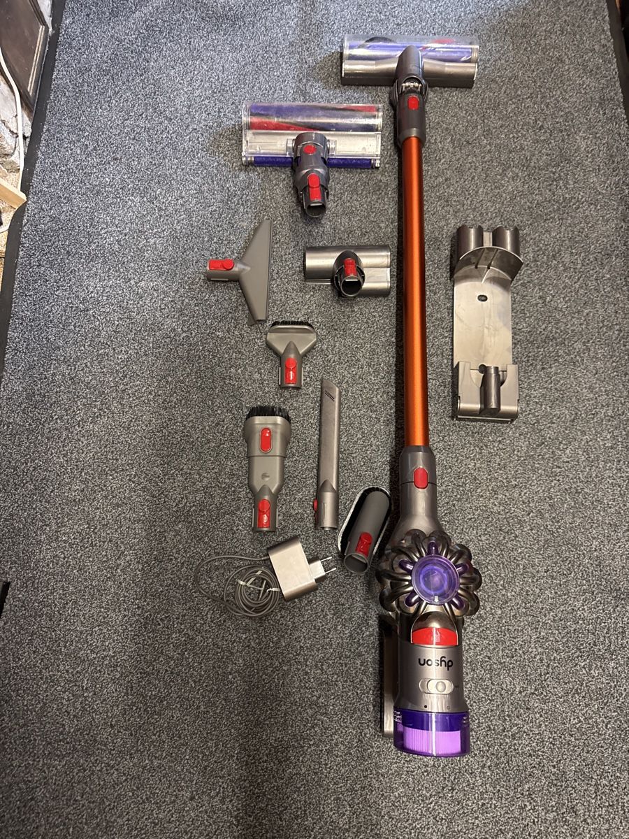 Dyson Aspirapolveri & Accessori: Dyson v8 absolute – Usato da Landquart venduto da Nnf007 1