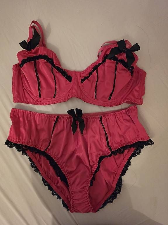 Sonstige Unterwäsche: Neu; Dessous-Set pink mit Spitze, 90 E/XL – Gebraucht aus Staufen von mar_wf6r