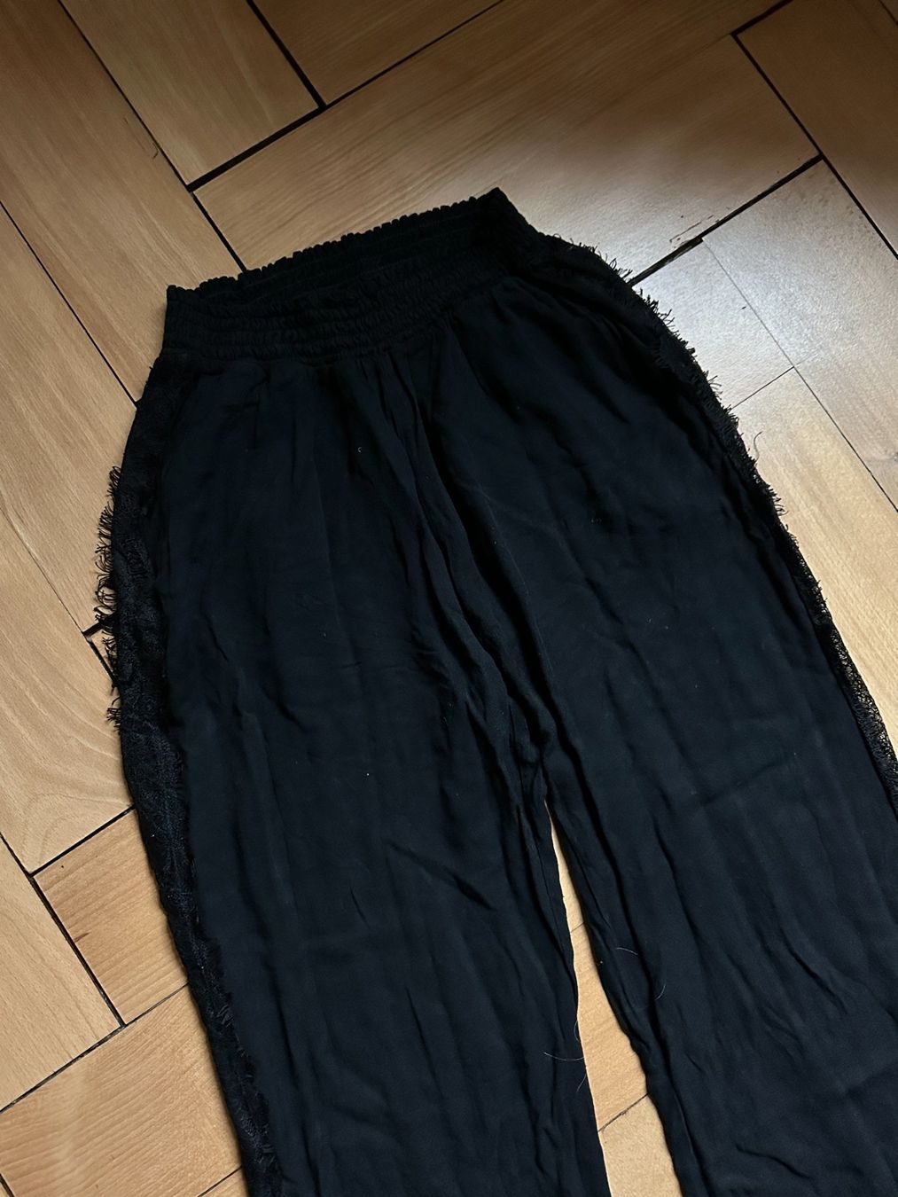 Hosen: Stoffhose schwarz mit Spitze - S – Gebraucht aus Zürich von Diazaio 1