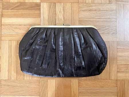 Herzige Clutch mit schönem Futter (fast Vintage?)
