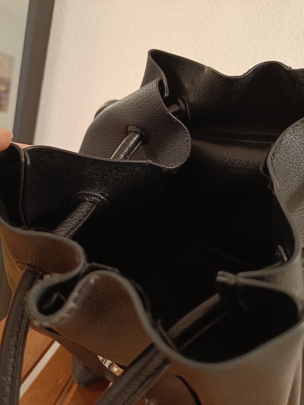 Zara Zaini: ZARA Rucksack schwarz gebraucht – Usato da Zürich venduto da Atelier.Second 4