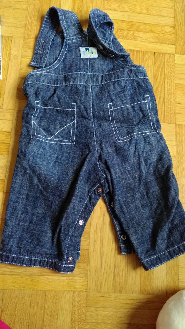Pantaloni: Jeanslatzhose mit lustigen Monstern, 68 – Usato da Jona venduto da tschounaess 1