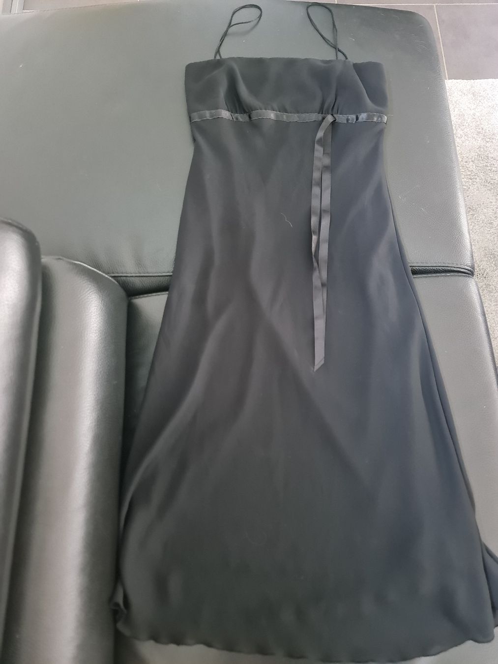 Vestiti: Schlichtes, elegantes, schwarzes Sommerkleid, Grösse 40 – Usato da Basadingen venduto da Sharon04