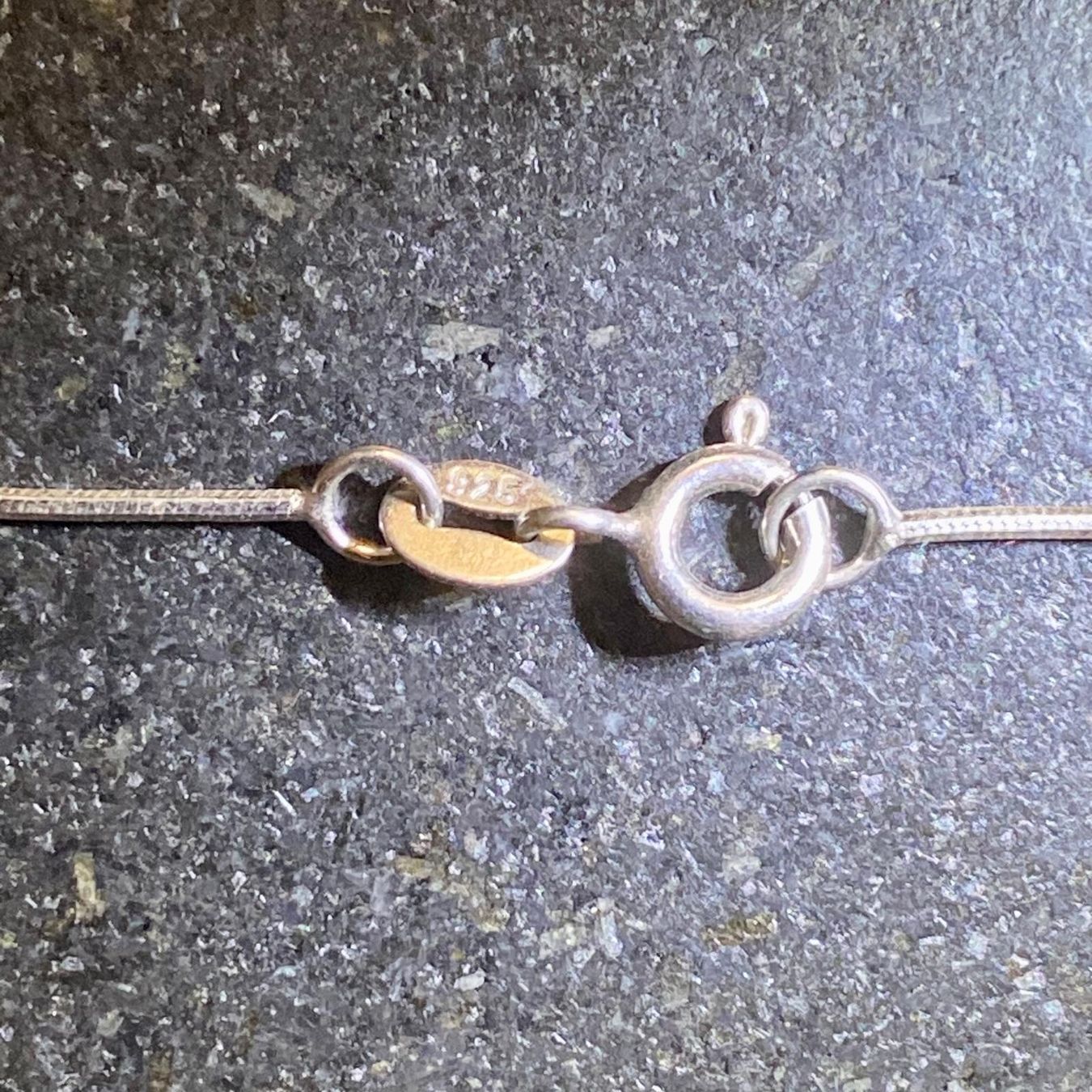 Catenine: Elegante Silberkette mit Anhänger  – Usato da Krauchthal venduto da SamsPuce 3