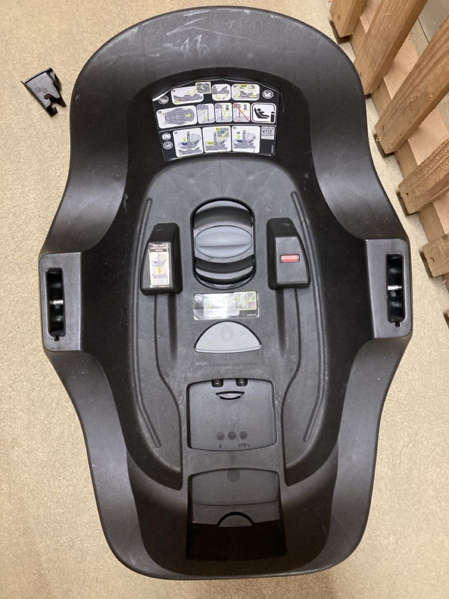 Britax Römer Seggiolini per auto: Baby Schalen mit isofix-base – Usato da Olten venduto da PWG735 3
