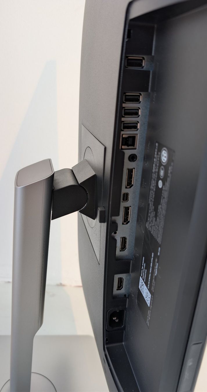 Dell Monitor: DELL U2415b 24" Monitor – Usato da Dietlikon venduto da ComdatAG 3