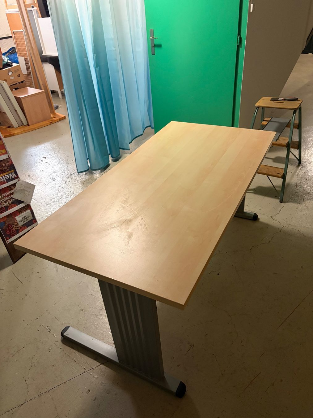 Tavoli: Bürotisch mit Schubladenstöcke – Usato da Thun venduto da MundArt 2