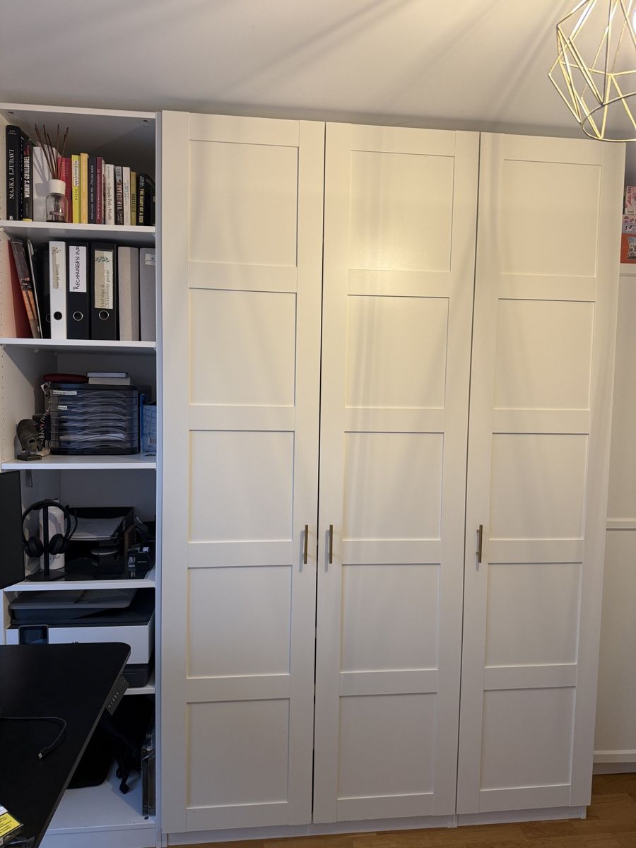 Ikea Armoires: IKEA PAX Schrank 236 mit KOMPLEMENT – D'occasion à Niederwil AG par mar_s9sz 1