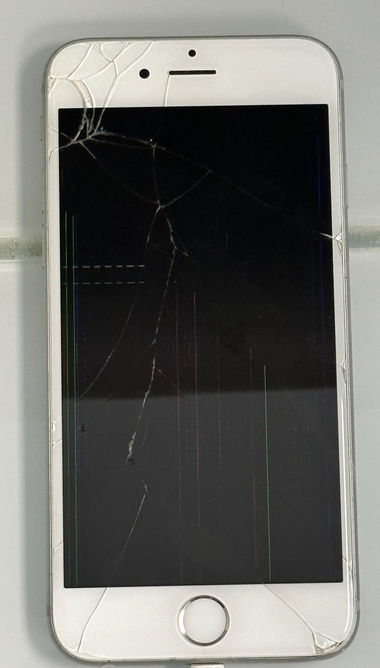 Apple Telefoni cellulari / Smartphones: Apple iPhone 6S, 16GB, Silber, defekt – Difettoso da Basel venduto da protekto