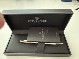Kugelschreiber Caran d'Ache Ecridor silber mit Etui