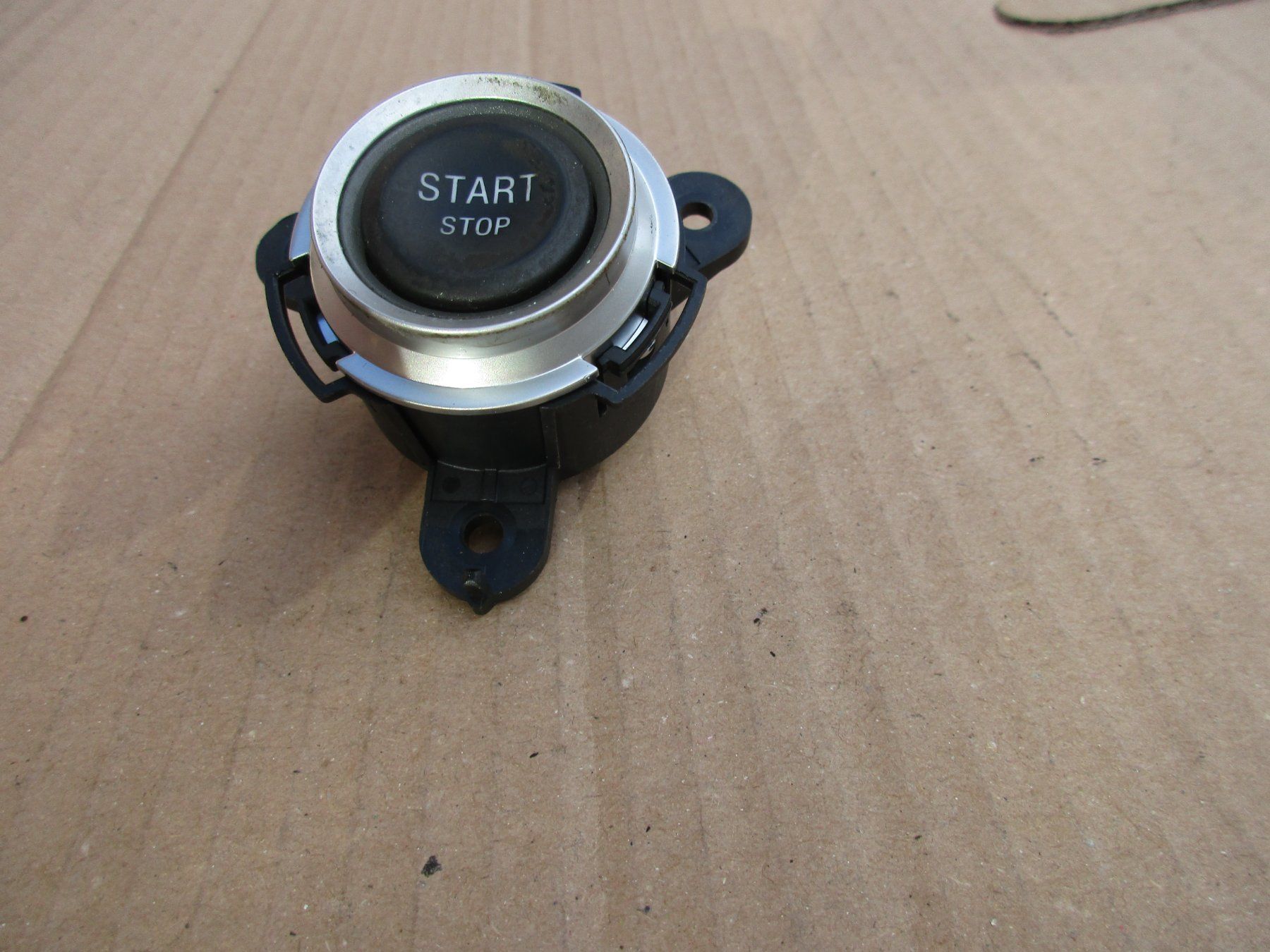 Alfa Romeo Tutti pezzi di ricambio auto: Alfa Romeo 159  Startknopf – Usato da Ennetmoos venduto da Truckdiver 4
