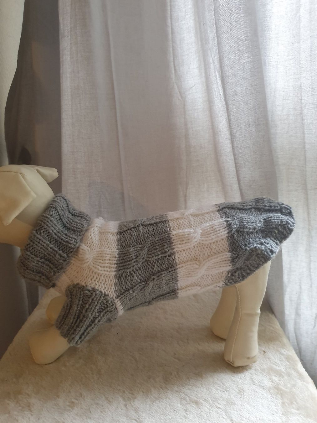 Abbigliamento: pull chien neuf modele unique T28-30 – Nuovo e nell'imballaggio originale da Thônex venduto da lacomtessedesfees