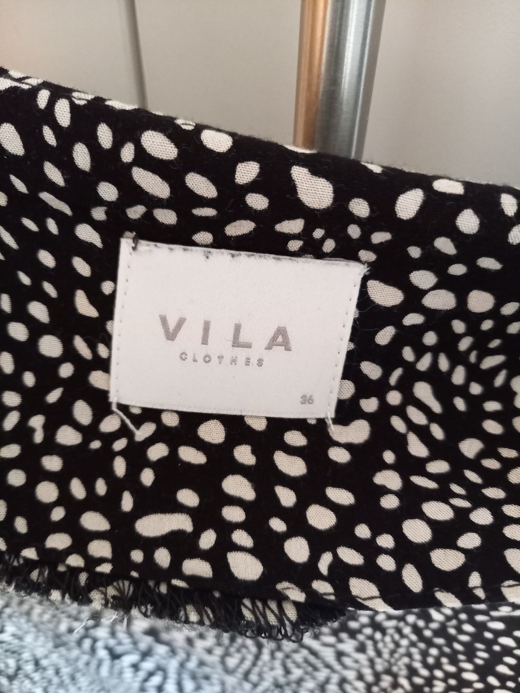 Vila Camicette: Vila bluse /pulli, schwarz/weiss gepunktet, Gr. 36 - – Usato da Ruschein venduto da dom_nbr2 1