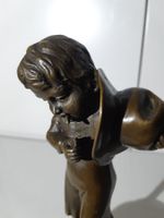 Bronze rauchende Junge