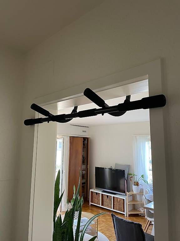 Hometrainer: Fast ungebrauchte Klimmzug-Stange – Usato da Fislisbach venduto da and_xm28