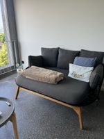 Schwarz/Graue Gartenssofa in Top Zustand - bequem und modern