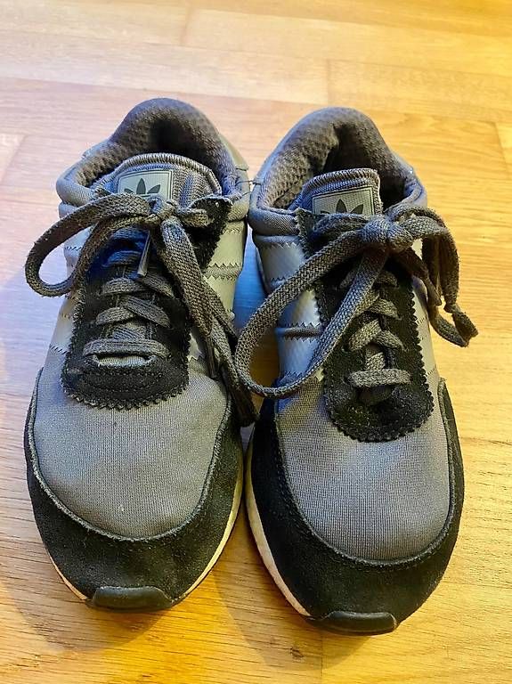 Adidas Scarpe da donna: Adidas Laufschuhe Grösse 36 – Usato da Lachen SZ venduto da kal_87kx