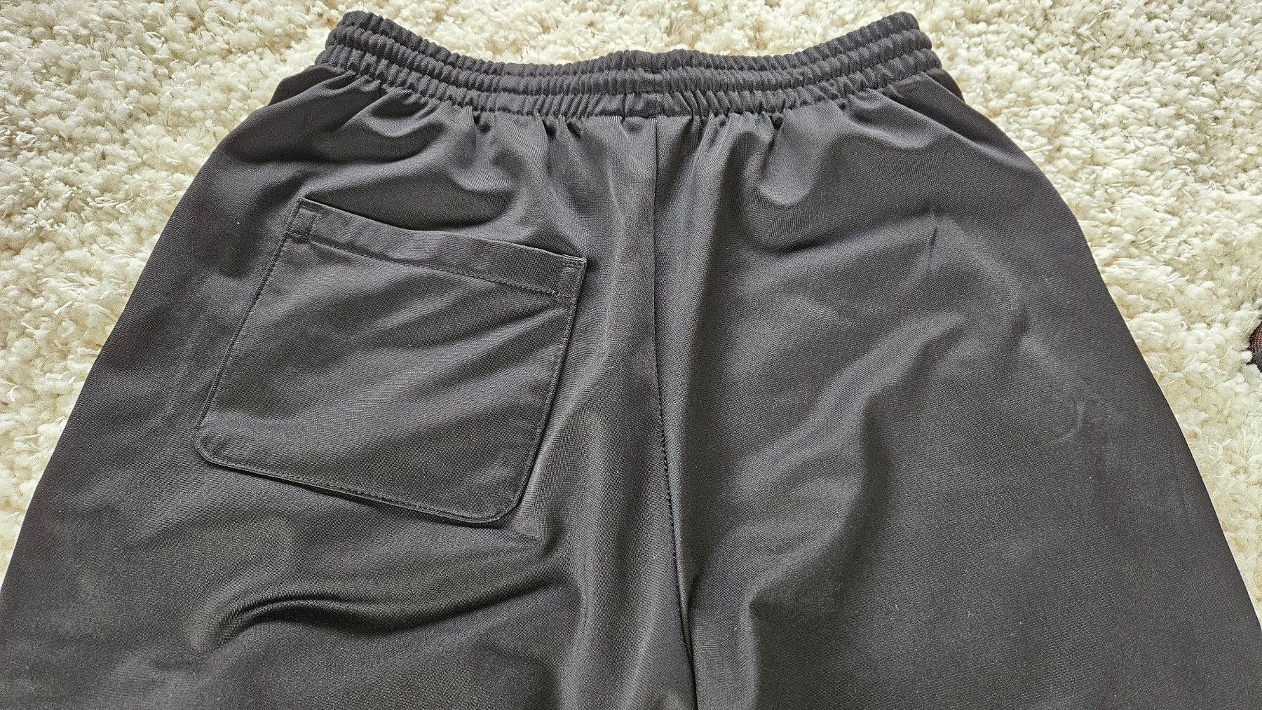 Adidas Pantaloni: Adidas Jogginghose, schwarz/gold, Gr. S – Usato da Hettlingen venduto da Leaena279 1