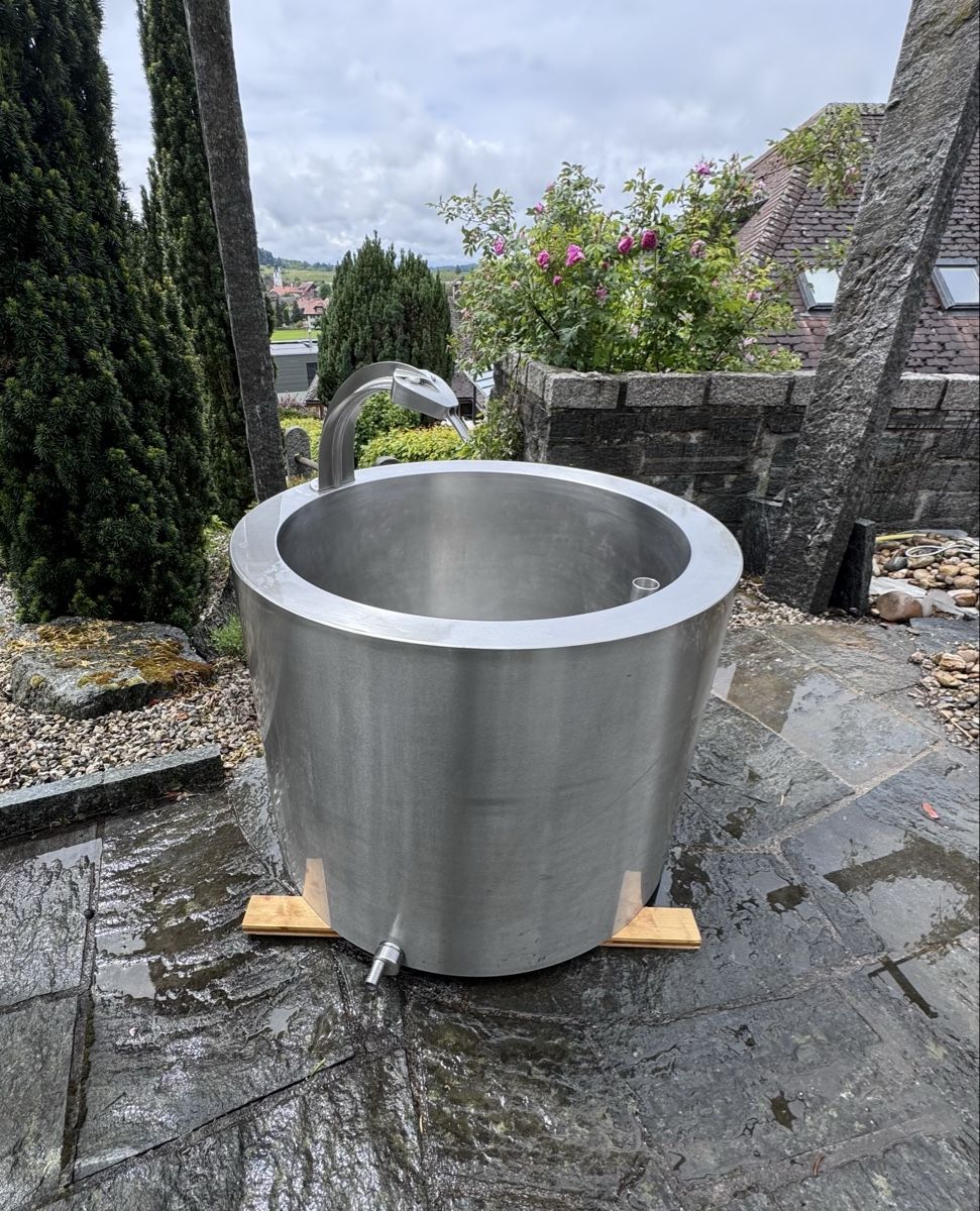 Stagni & Fontane ornamentali: Exklusiver Edelstahlbrunnen mit Schlangenkopf! – Usato da Lotzwil venduto da Kurventechniker
