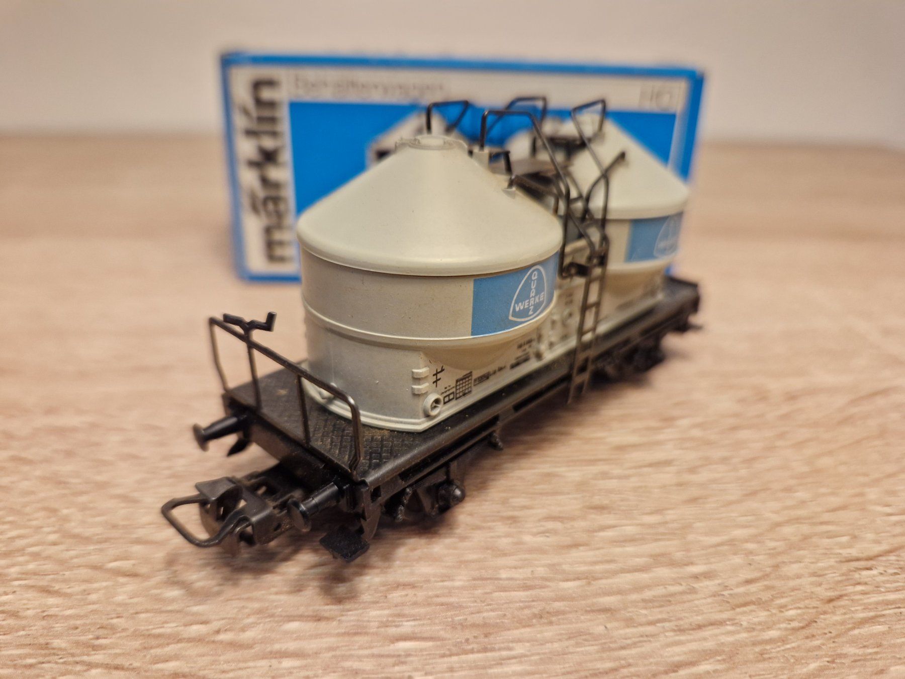 Märklin Modellini di ferrovie: Märklin 4661 Behälterwagen DB H0 – Usato da St-Aubin-Sauges venduto da tantome 2