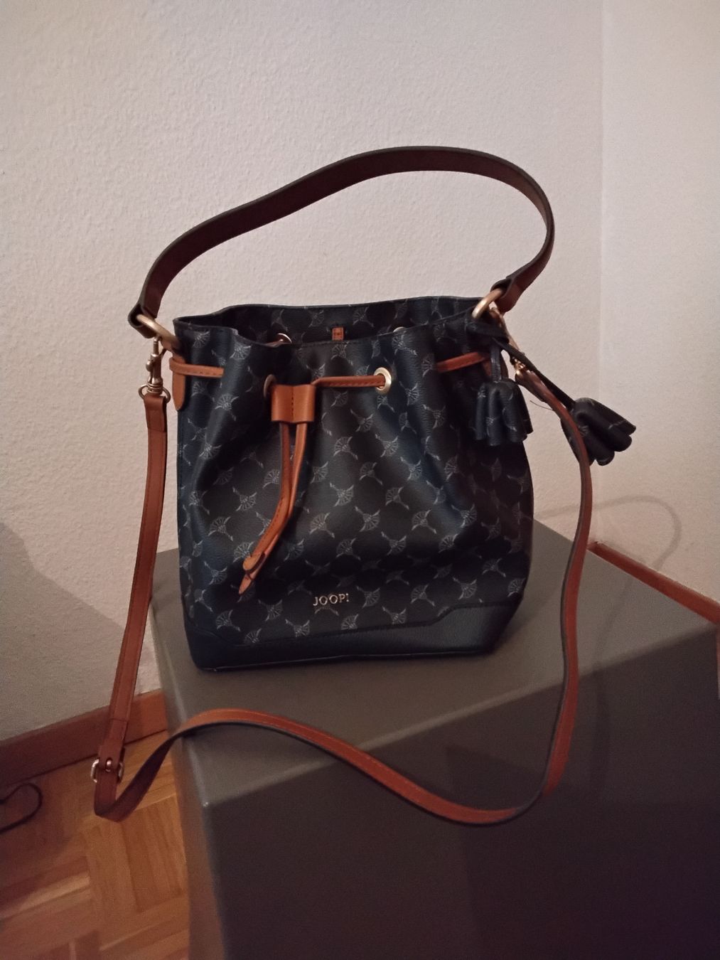 Joop Taschen für Damen: JOOP Handtasche Beuteltasche Neu – Neu (gemäss Beschreibung) aus Au ZH von msm9 1