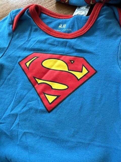 H&M Pigiami: +  Superman  OuTfiT  + – Usato da Winkel venduto da zeho 1