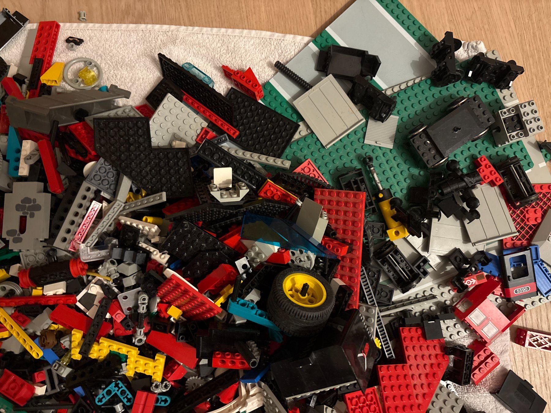 Lego Kit di costruzioni: 5.5 kg Lego plus ca. 30 9V-Schienen – Usato da Elgg venduto da Jo_Naj 5