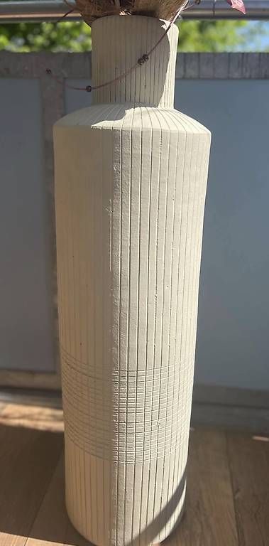 Vasi & Recipienti: Vase aus Ton mit Kunstblumen – Usato da Neuenhof venduto da Noar_Roan 1