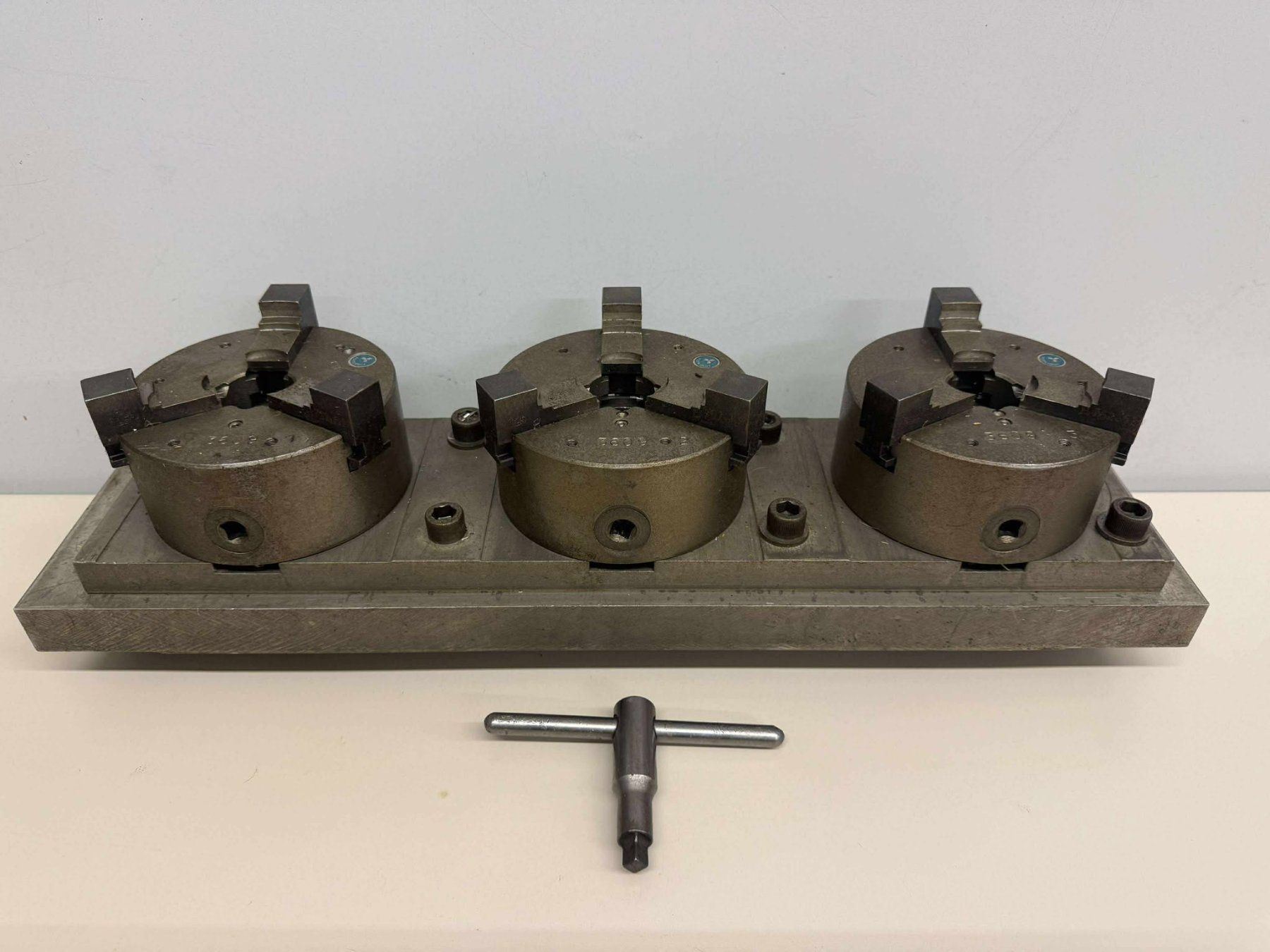 Tutti gli attrezzi: Dreibackenfutter Forkardt 125 mm 3 Stk. – Usato da Winterthur venduto da Joe1001