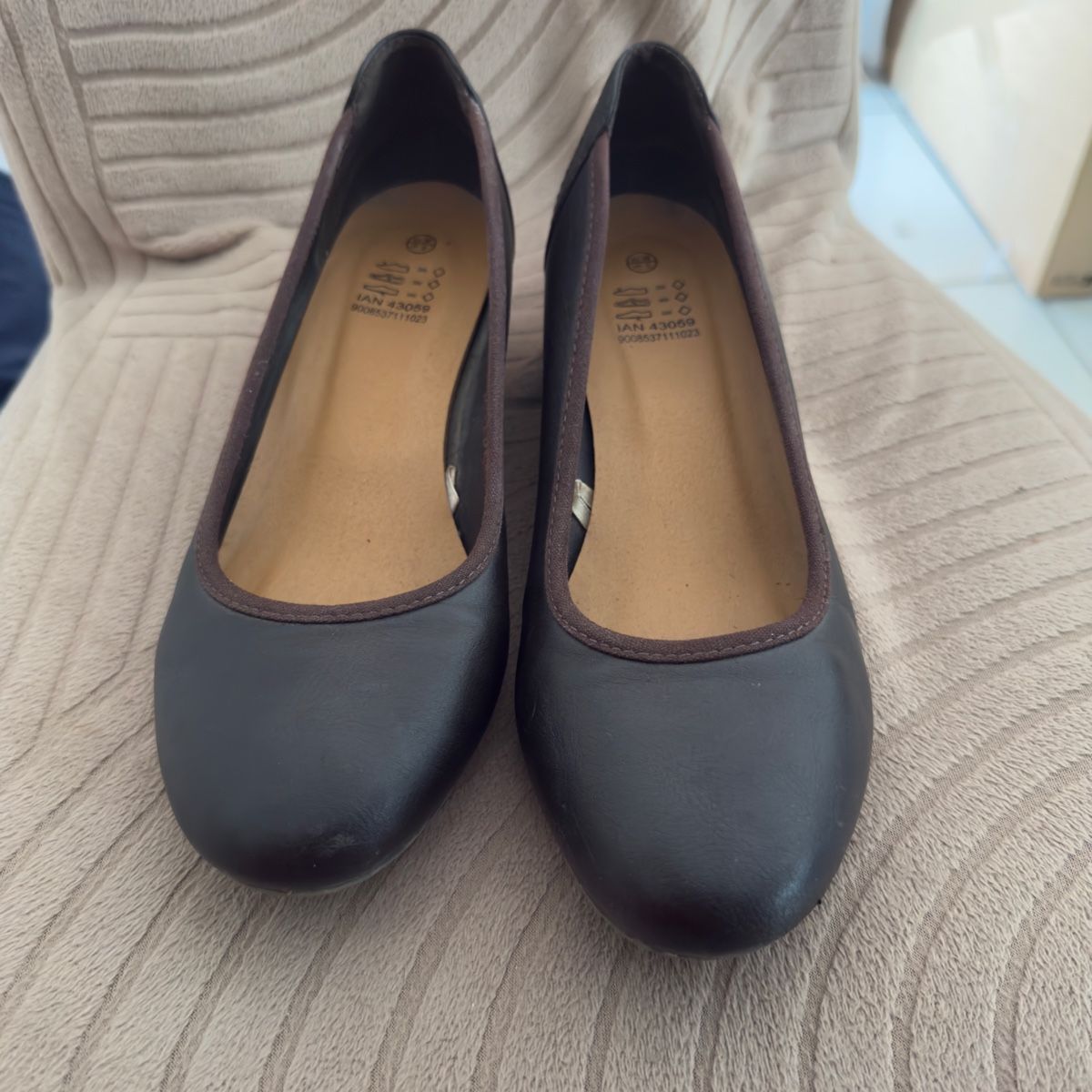 Scarpe da donna: Escarpins marron, taille 38 – Usato da Riddes venduto da Elina.