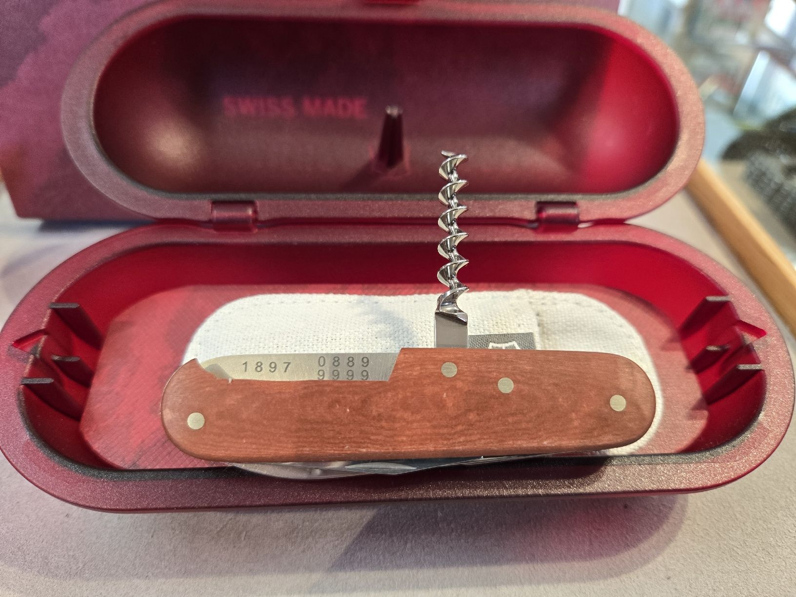 Victorinox Coltelli tascabile: Replica 1897 version 2022 number 889/9999 – Nuovo (secondo la descrizione) da Luzern venduto da Nini_862 2