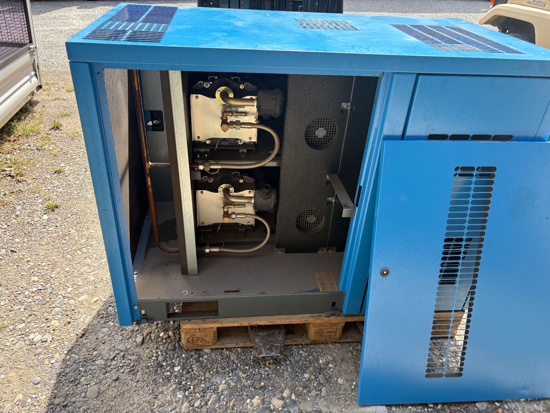 Kompressoren: Schraubenkompressor Mark OFMS8 mit 500L Tank – Gebraucht aus Oberglatt ZH von dealer1936 2