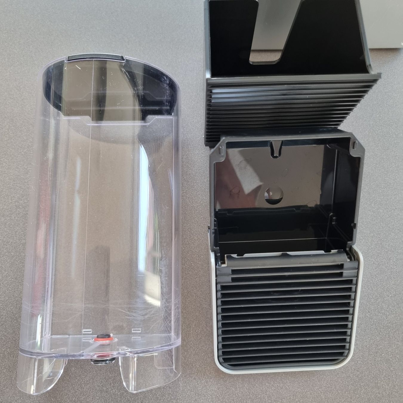 Nespresso Kaffeemaschinen & Espressomaschinen: Nespresso Pixie Silber Kaffeemaschine fast wie neu – Neu (gemäss Beschreibung) aus Gammen von home_brocki 3