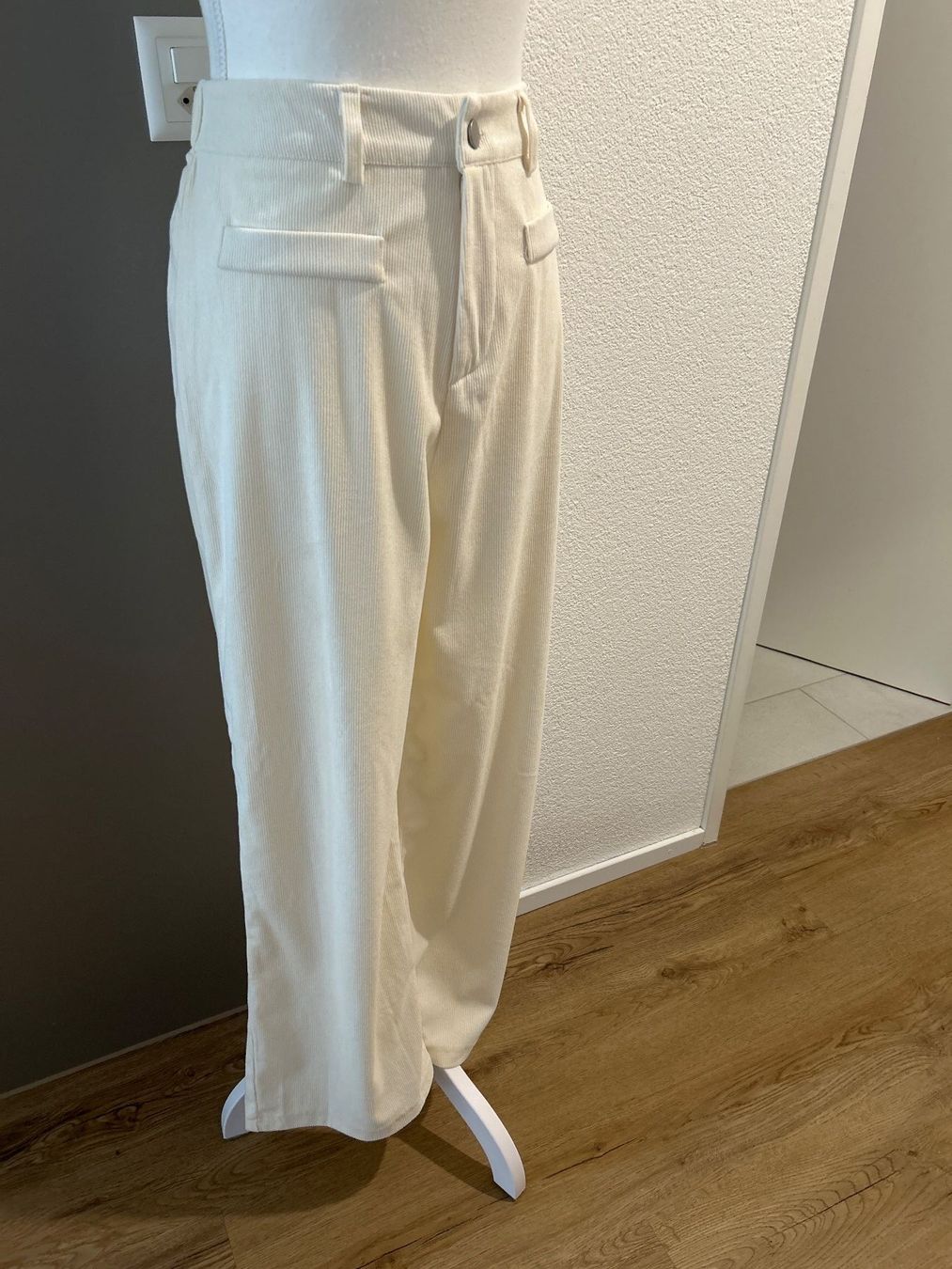 Pantaloni: Cordhose Damen Creme Gr. M – Usato da Brunnen venduto da Nala2929 1