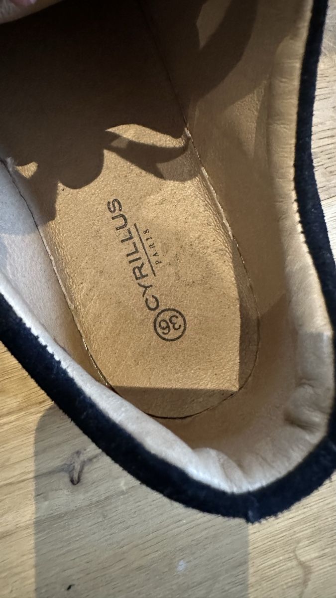 Cyrillus Scarpe per ragazzi: Chaussures en daim bleu marine Cyrillus , taille 36 – Nuovo (secondo la descrizione) da Commugny venduto da rus_my8v 1
