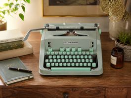 Hermes 3000 Schreibmaschine mit Koffer / Vintage Retro Deko